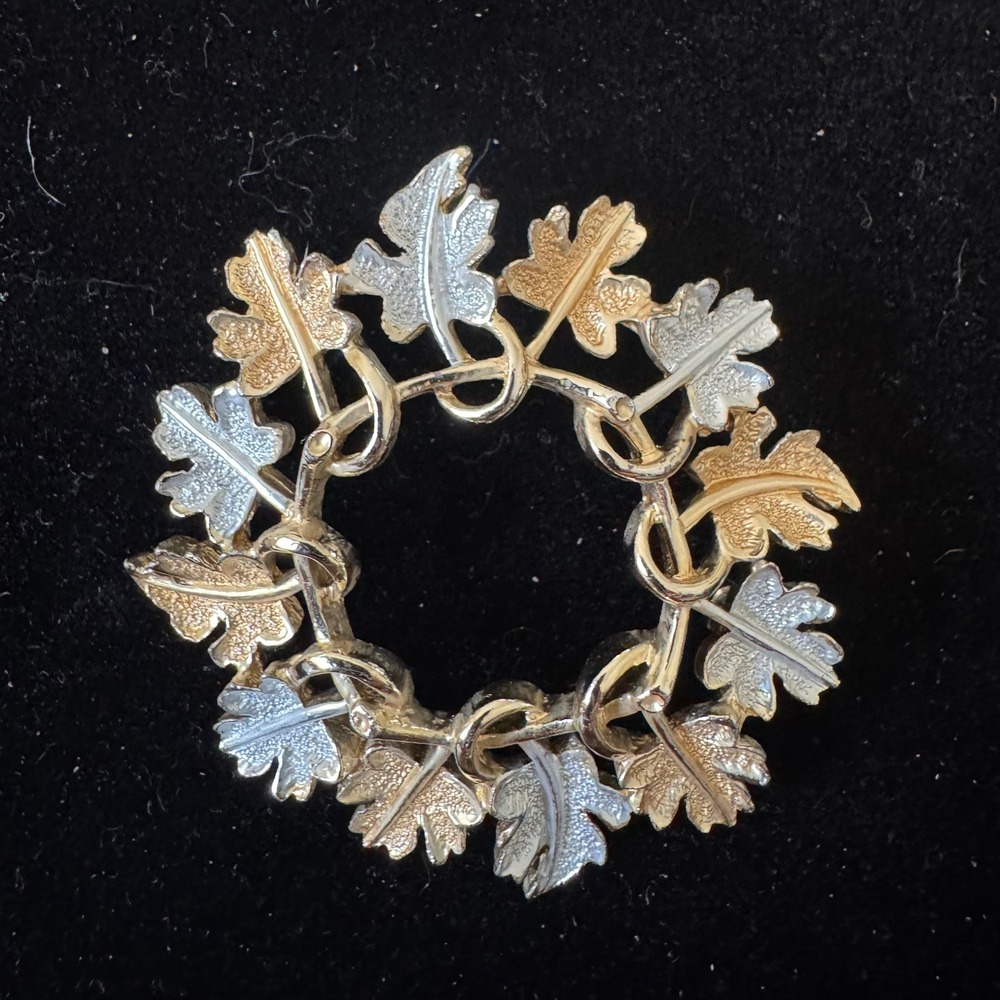 Sarah Coventry Vintage Wreath Leaf Pin Brooch Gold Silver Tone Textured Signed